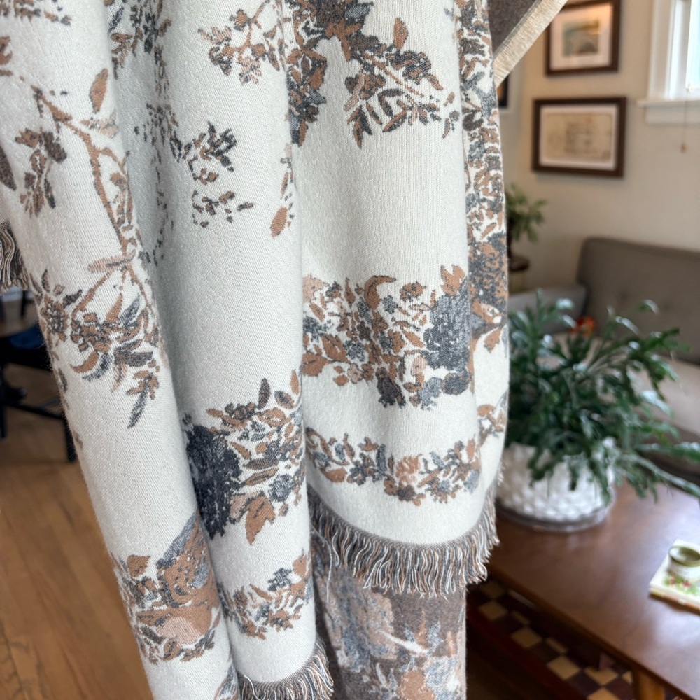 Pretty Spring Blanket Scarf - Picture 4 of 5